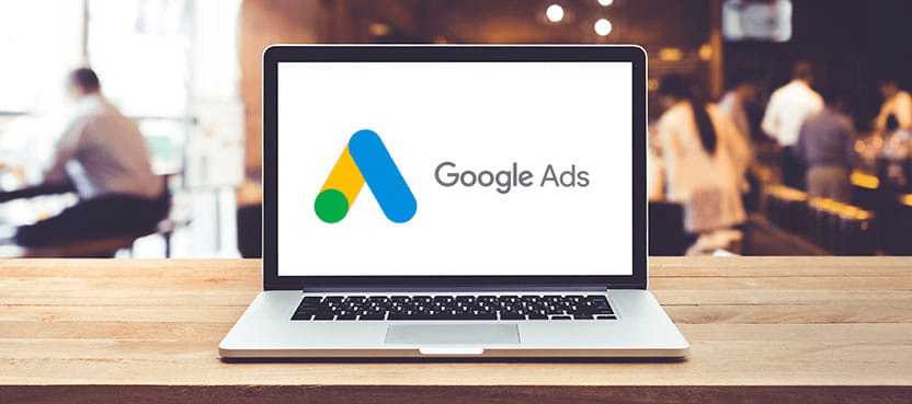 google ads computador sobre mesa